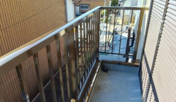 森田アルミ工業　フラットラインと言うアルミ製の手すりに交換しました。これで安心です。